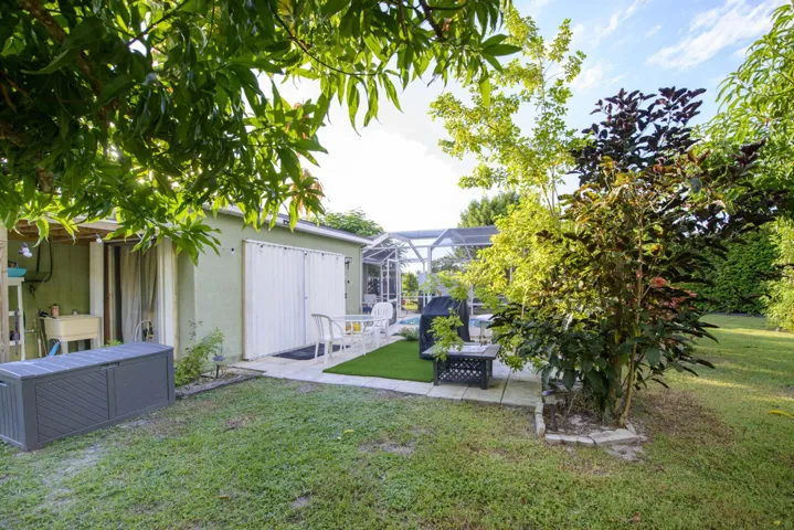 11- Backyard (5)