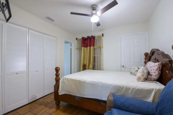 05- 1st Bedroom (1)