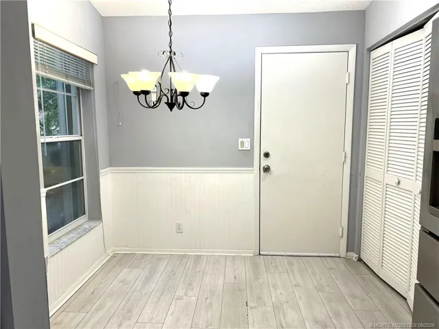 2nd Bathroom with tub