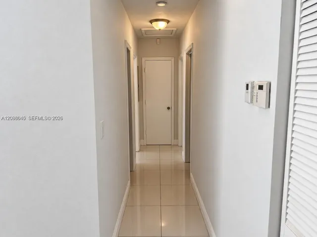 hall to bedrooms 2-4