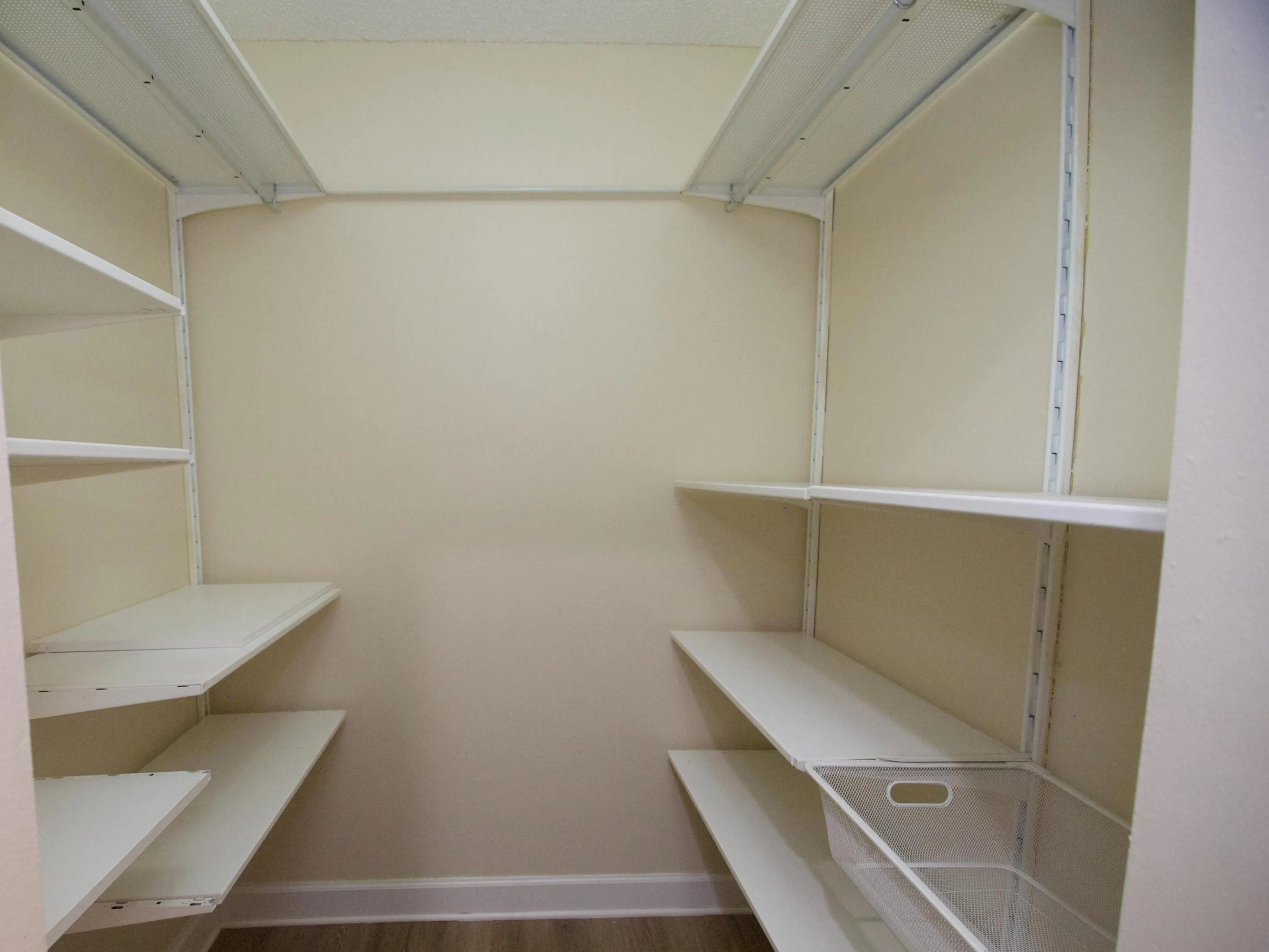 Adjustable shelving system with multiple shelves