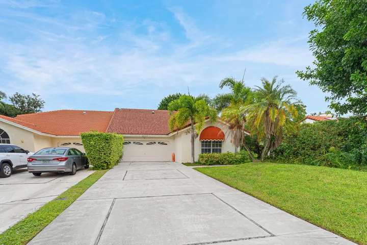 002-23105BocaClubColonyCircle-BocaRaton-