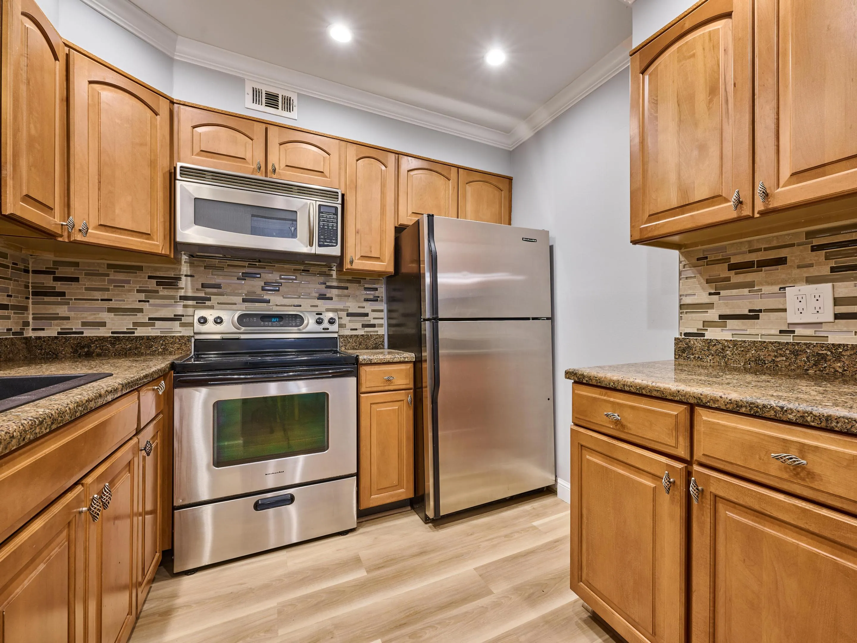 12 Kitchen 16