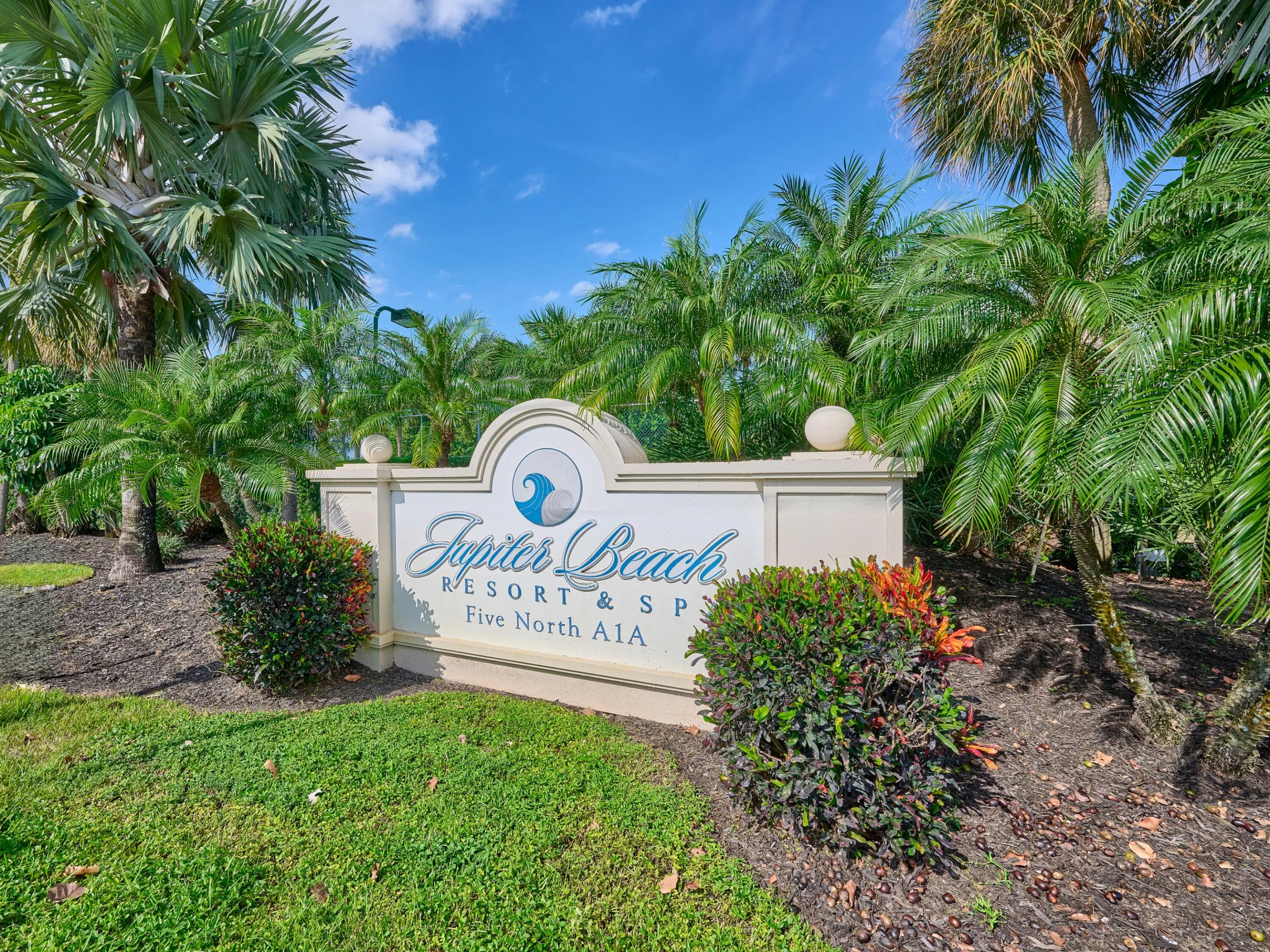 Jupiter Beach Resort across from Park Plaza