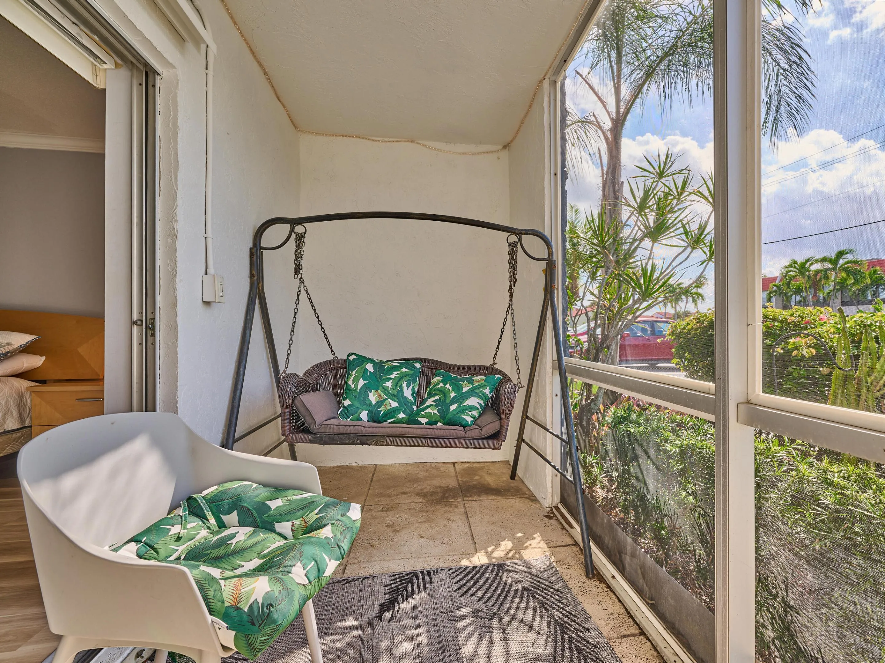 18 Enclosed Patio 27