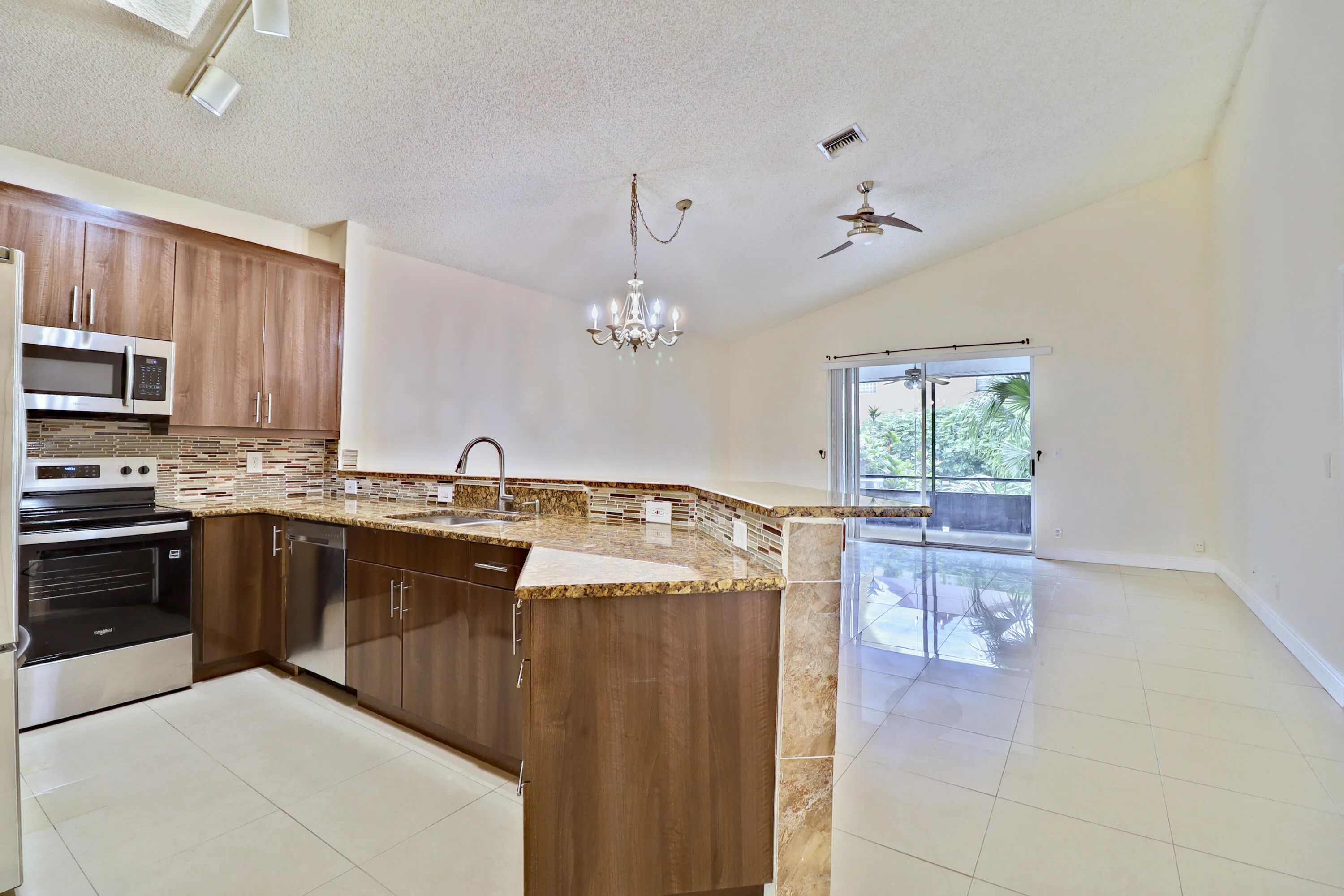 Kitchen-living
