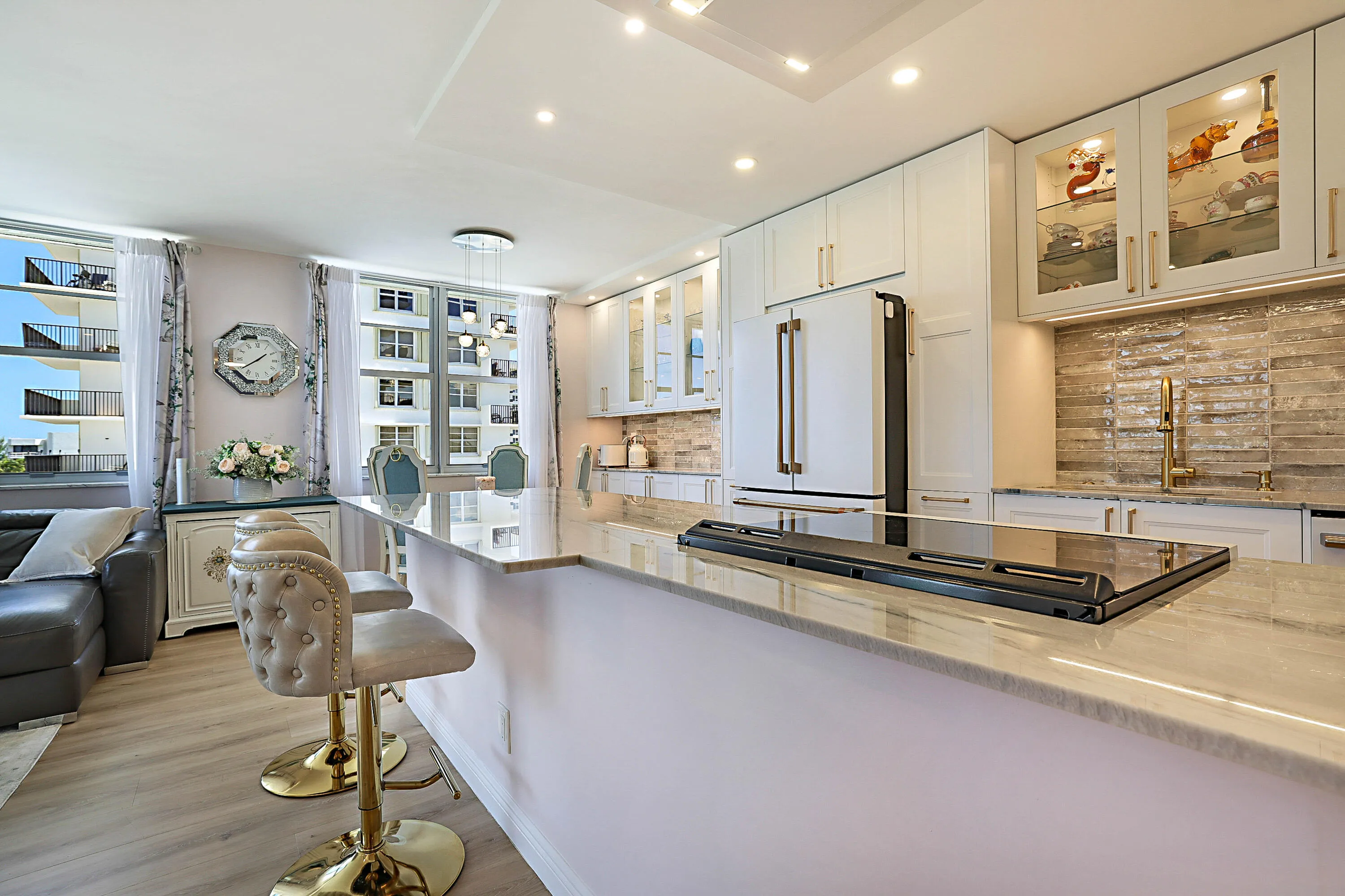 OPEN FLOOR PLAN