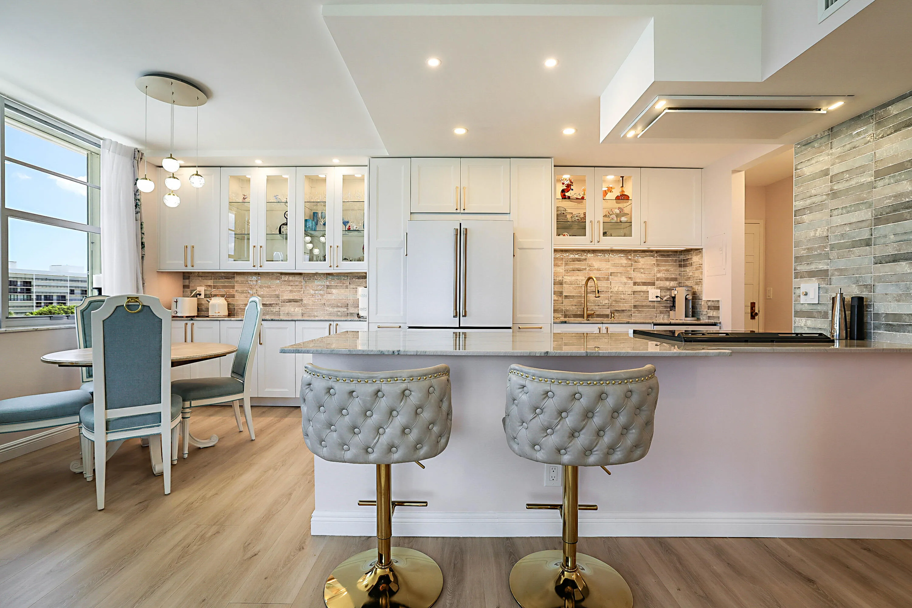 CUSTOMIZED CABINETRY