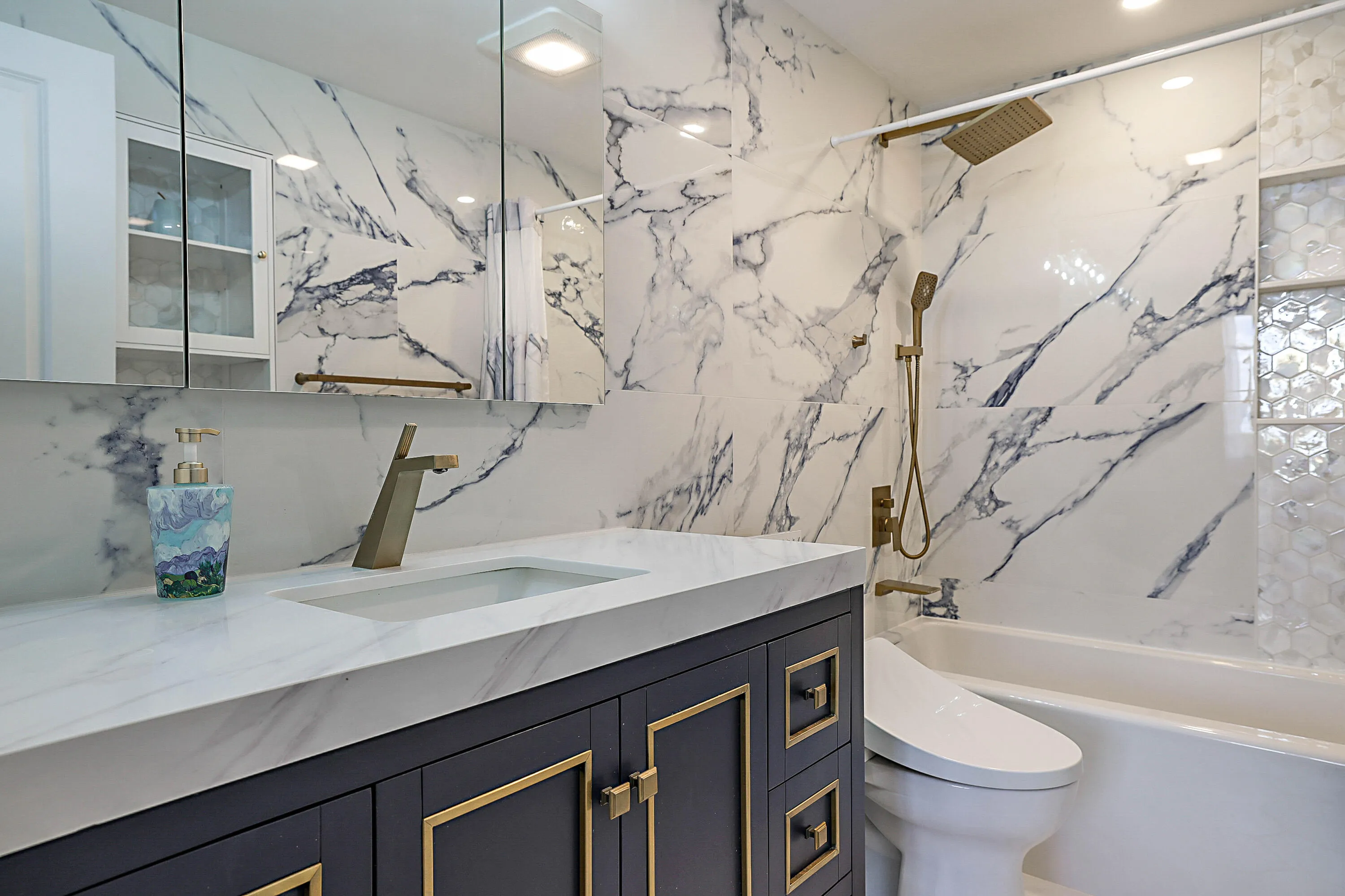 PRINCIPAL BATHROOM