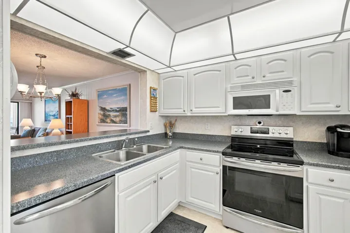 019_-_Living_Area_9