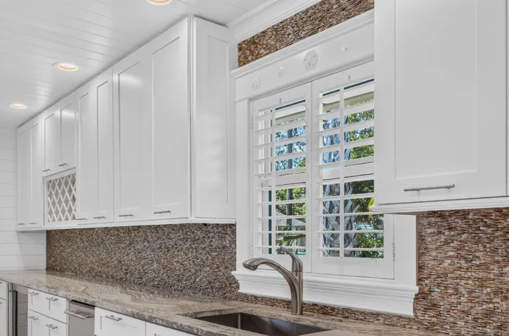 Beautiful backsplash, shell details!