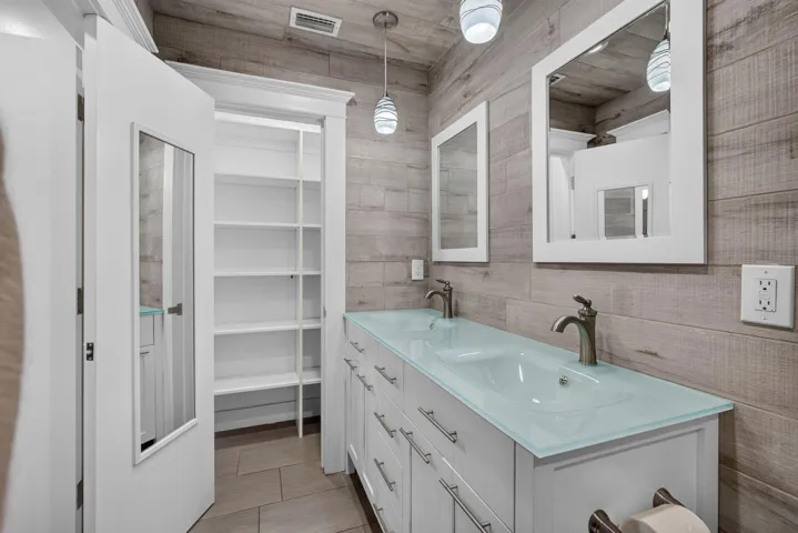 Master bath closet