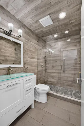 2nd bathroom