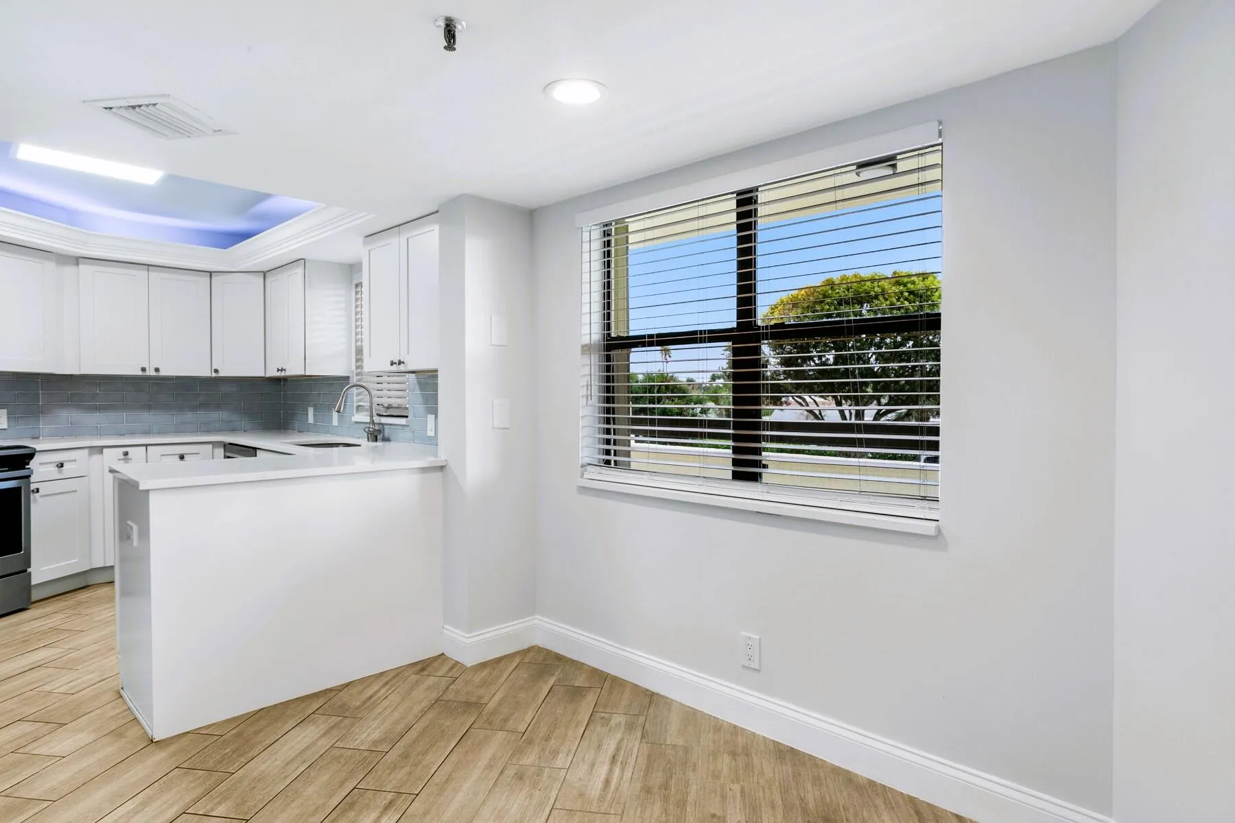 Kitchen and Breakfast Area