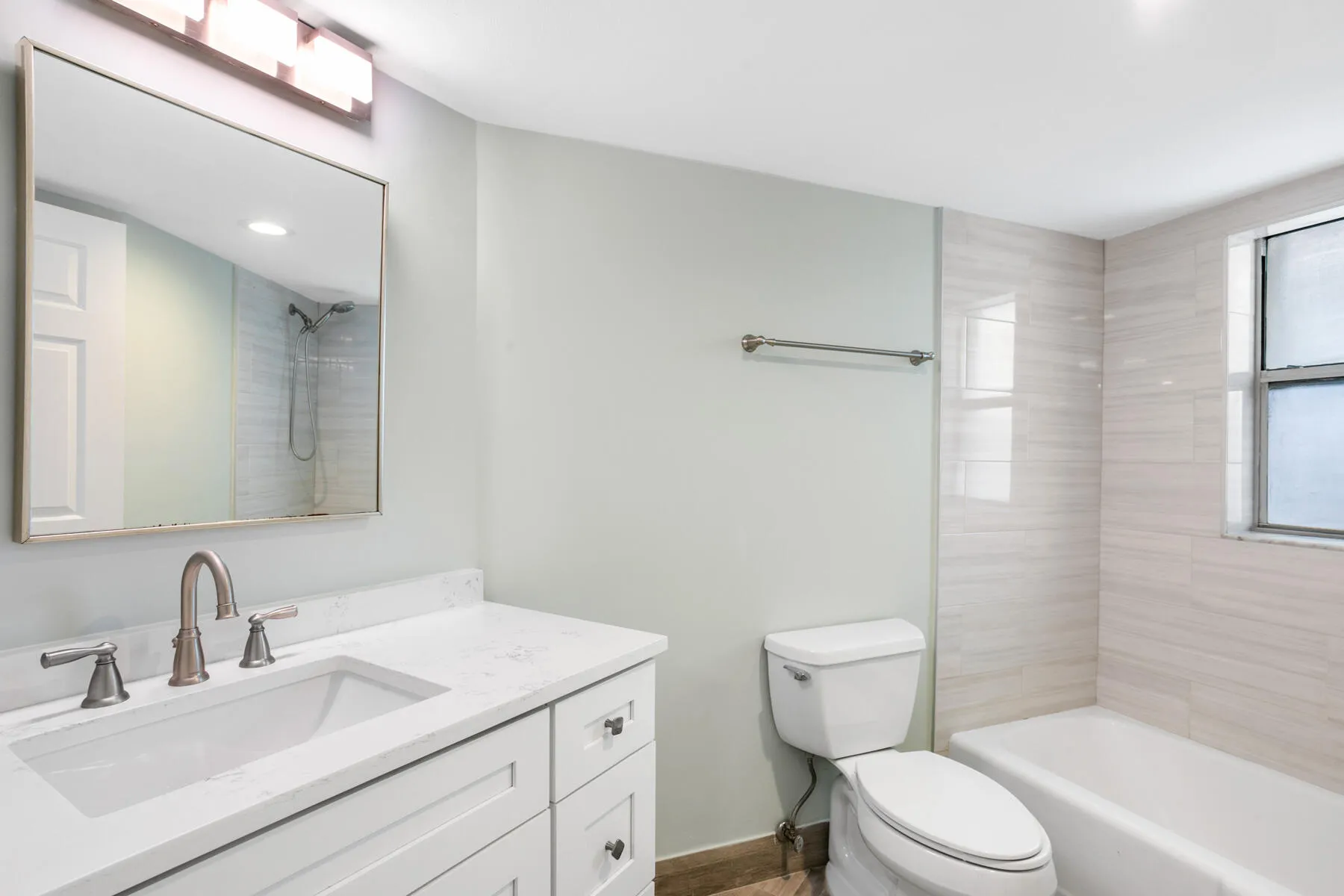 Full Bath - En Suite Bedroom II