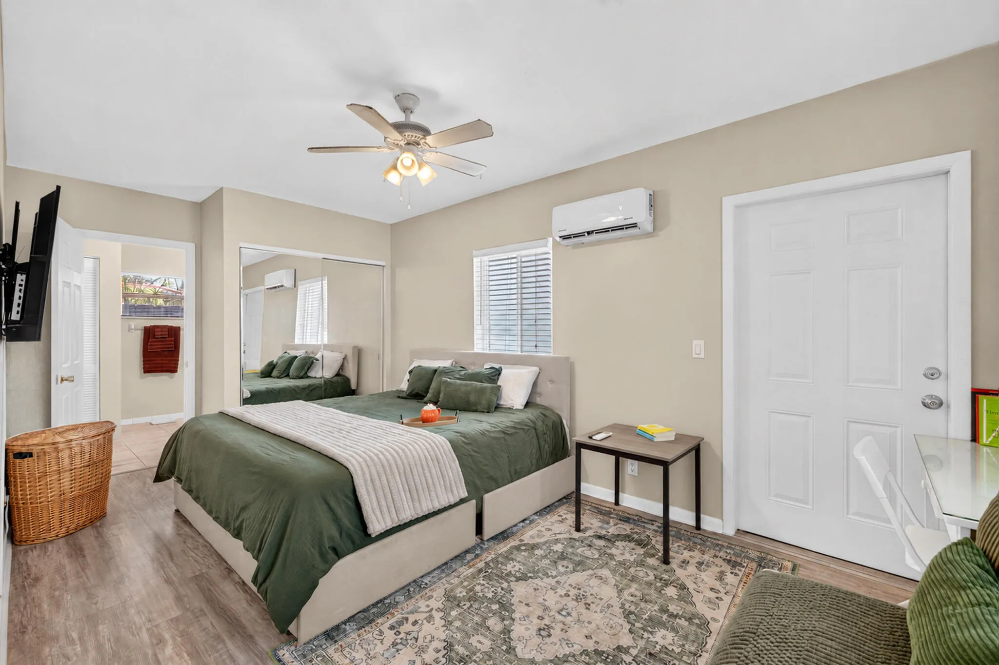 7 Guest Bedroom
