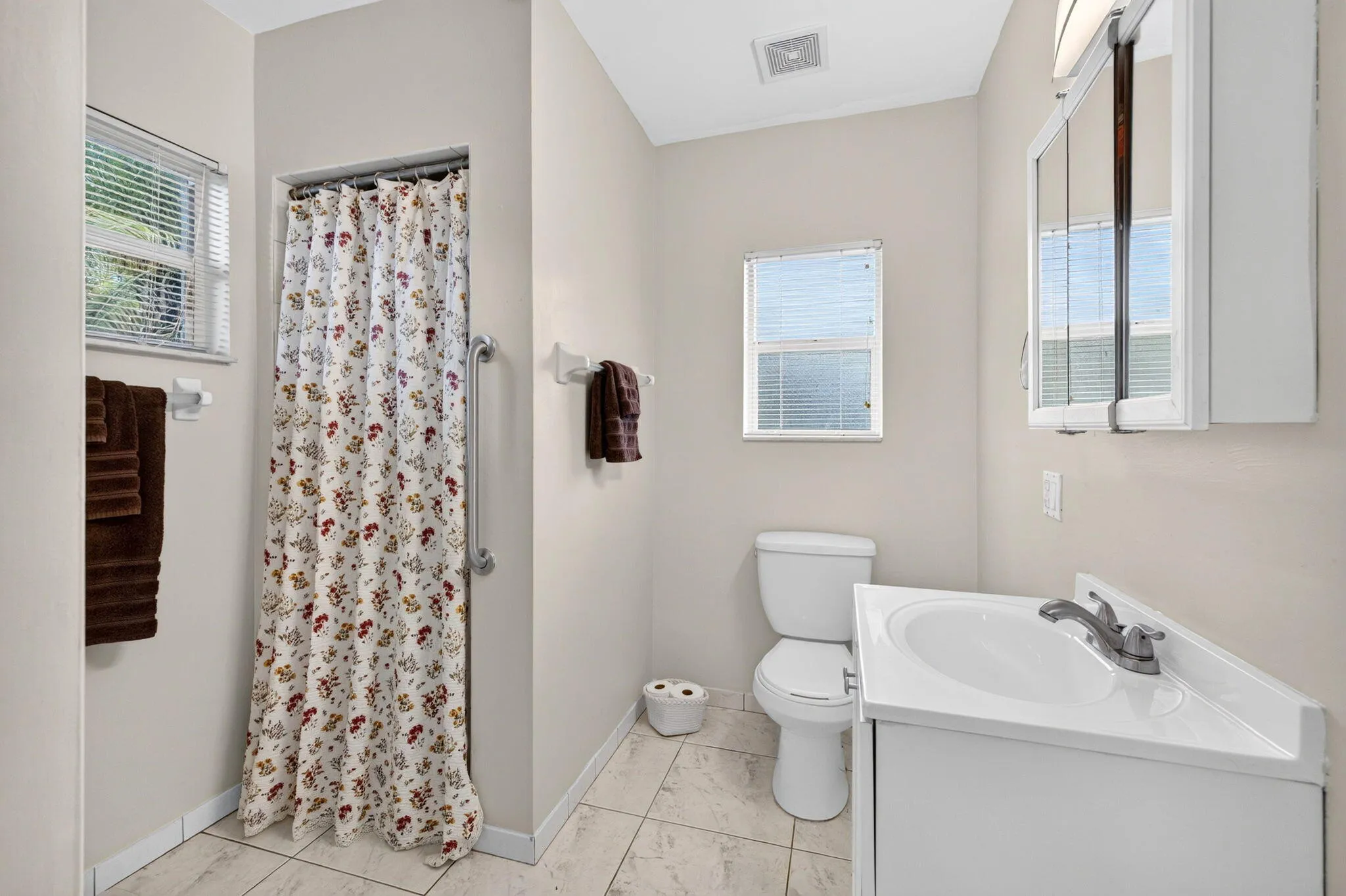41 Guest House Bath