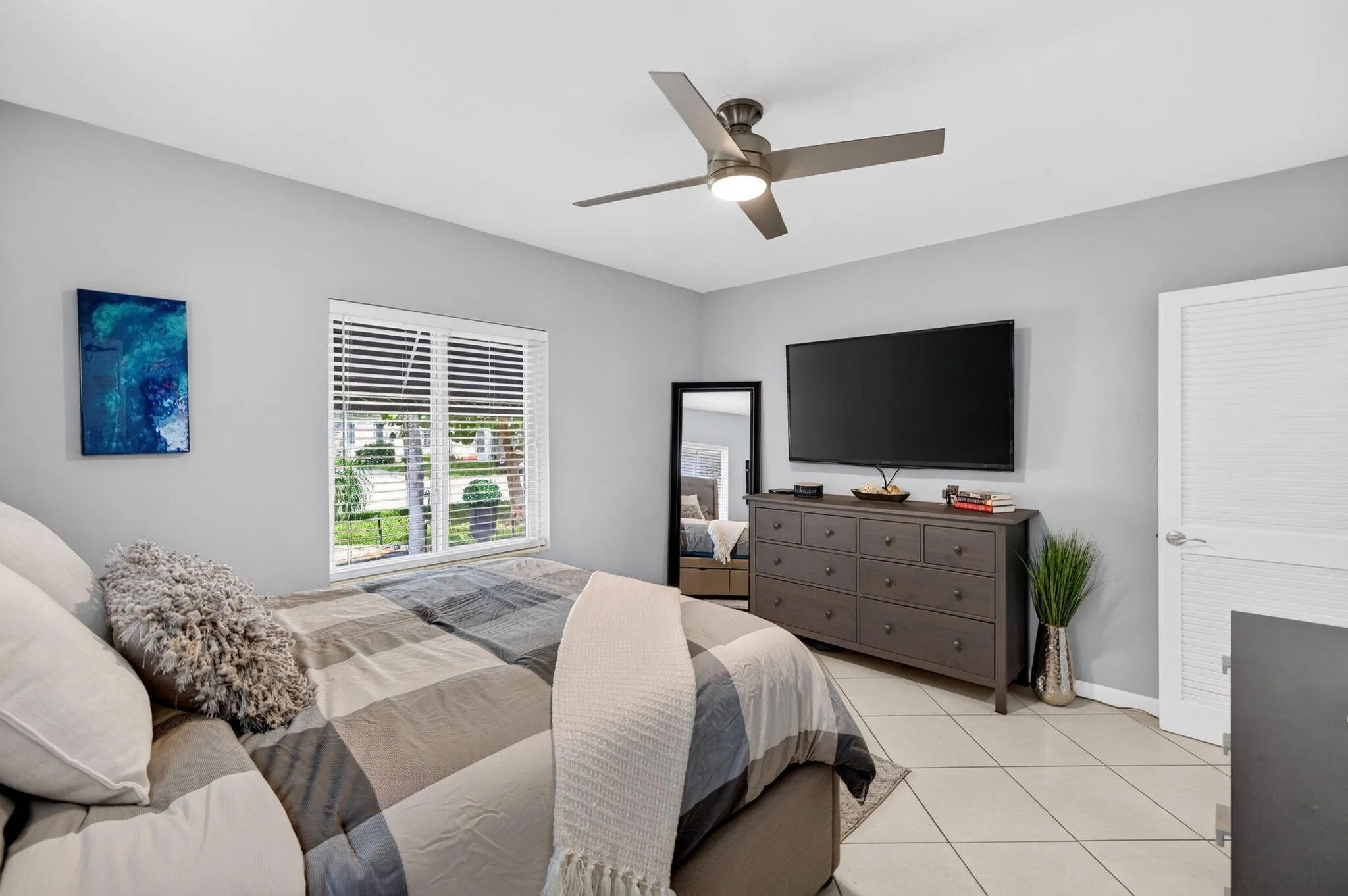 23 Main House Bedroom