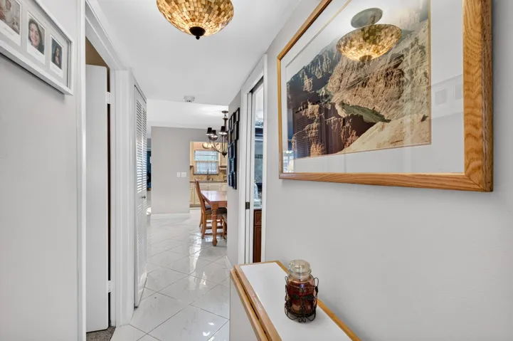 Hallway to bedrooms (1)
