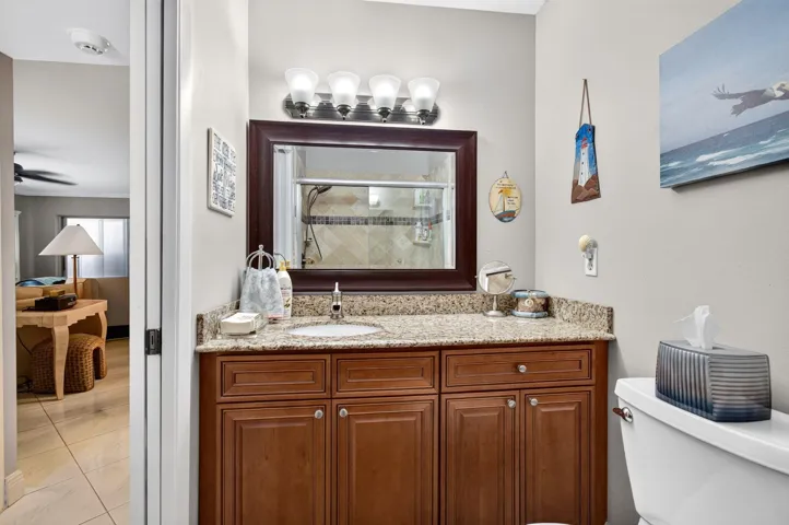 Updated guest hallway bathroom (3)