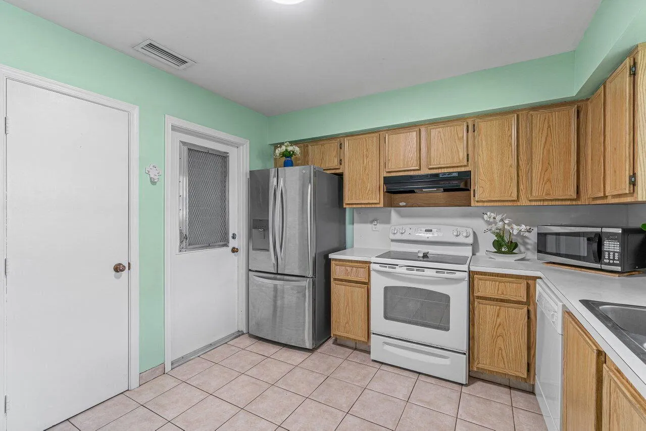 013-9825WalnutTreeWay-BoyntonBeach-FL-33