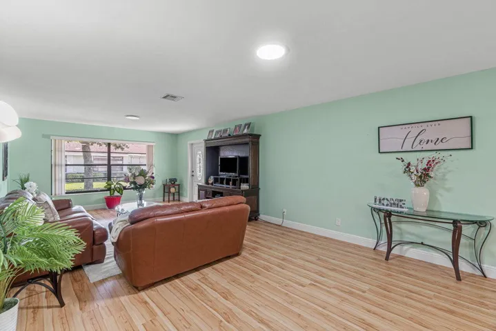 008-9825WalnutTreeWay-BoyntonBeach-FL-33