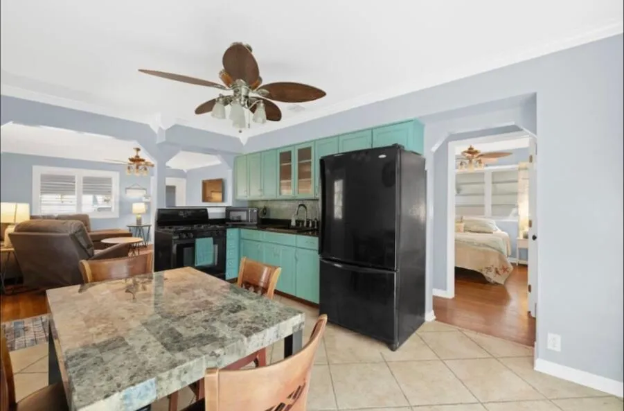 Kitchen angle 2