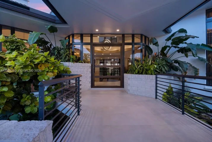 2965 Surrey Lane, Weston FL — Luxury Lakefront Estate in Windmill Ranch Estates