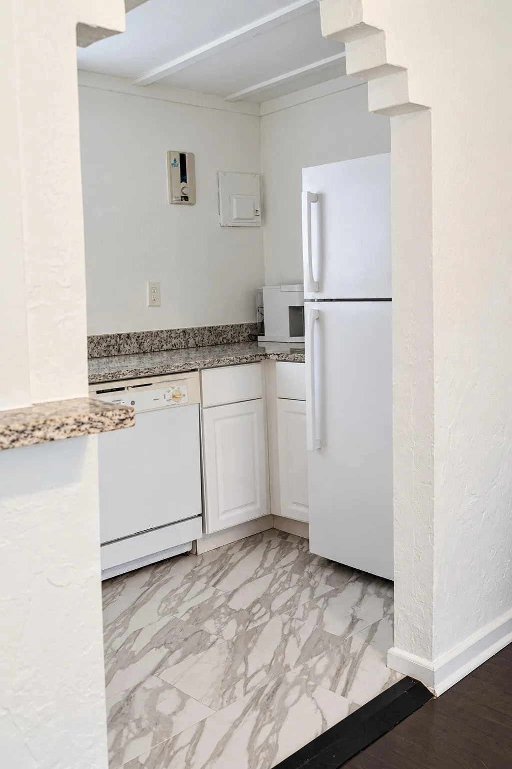 235GreenwoodDrive-Kitchen-DSC07693