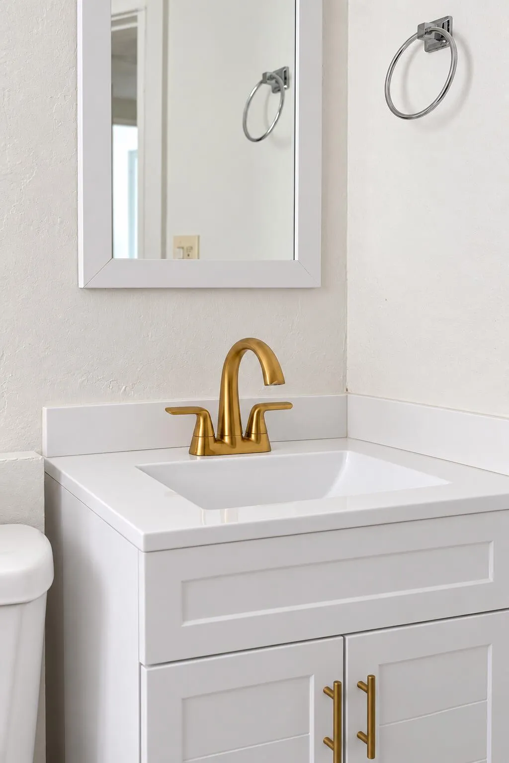 235GreenwoodGuestBath