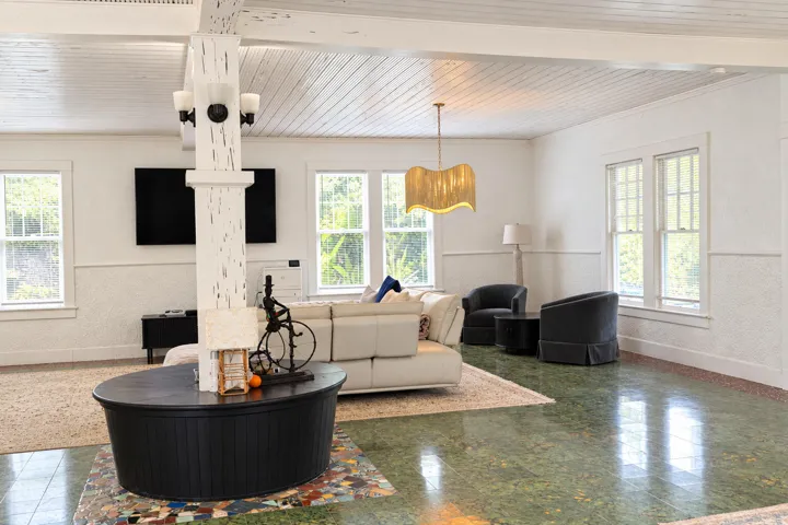 235GreenwoodDrive-LivingRoom03-DSC07687