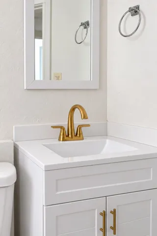 235GreenwoodGuestBath