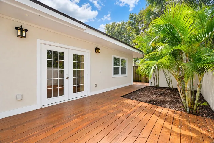 Guest house/deck