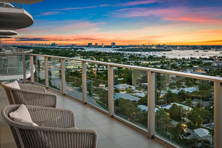TWILIGHT WEST BALCONY