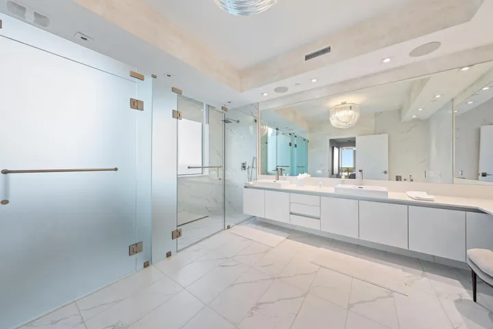 PRIMARY ROOM BATHROOM 2