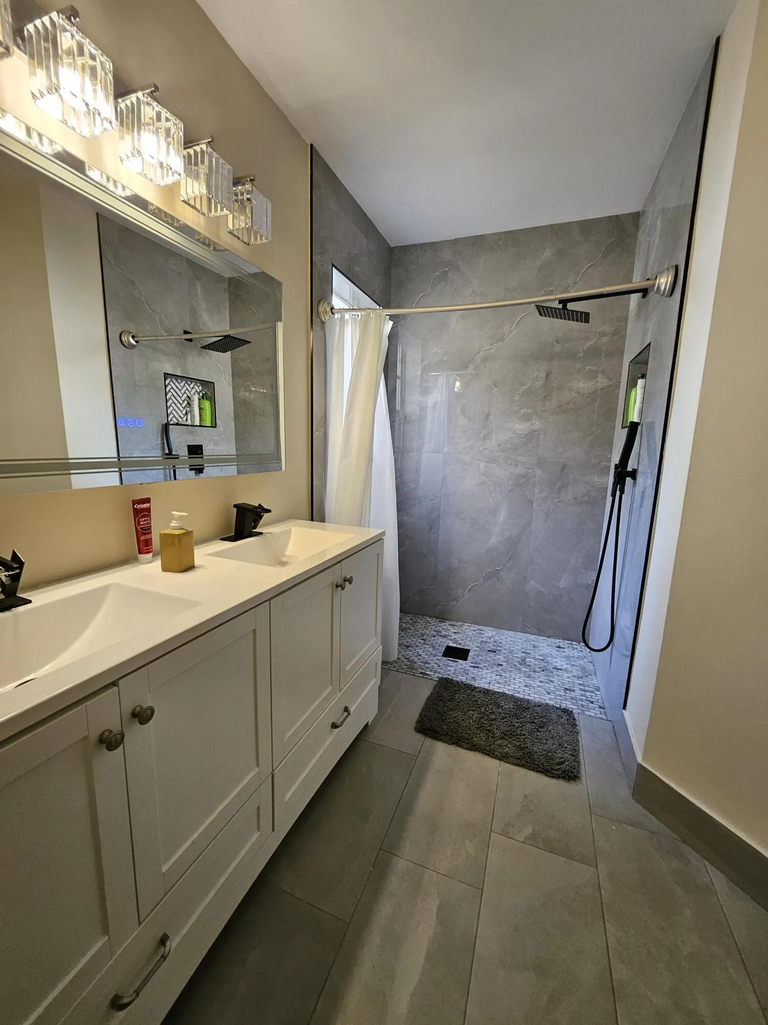2nd bathroom