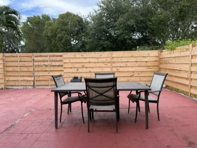 BACK FENCED PATIO