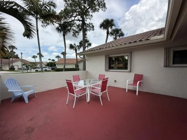 FRONT COURTYARD