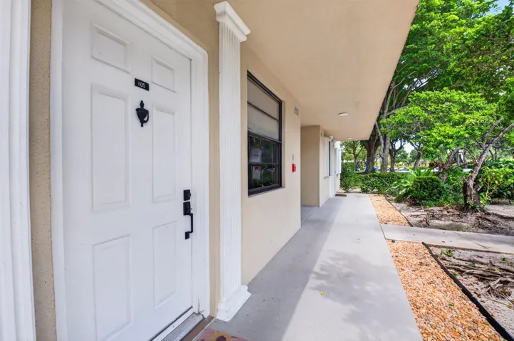 Front door welcomes you to view this very spacious 2 br/2 bath w/ huge mud/storage room.