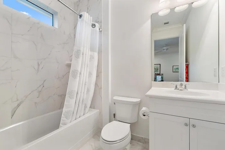 Guest bedroom 3 full bathroom with tub/shower combo