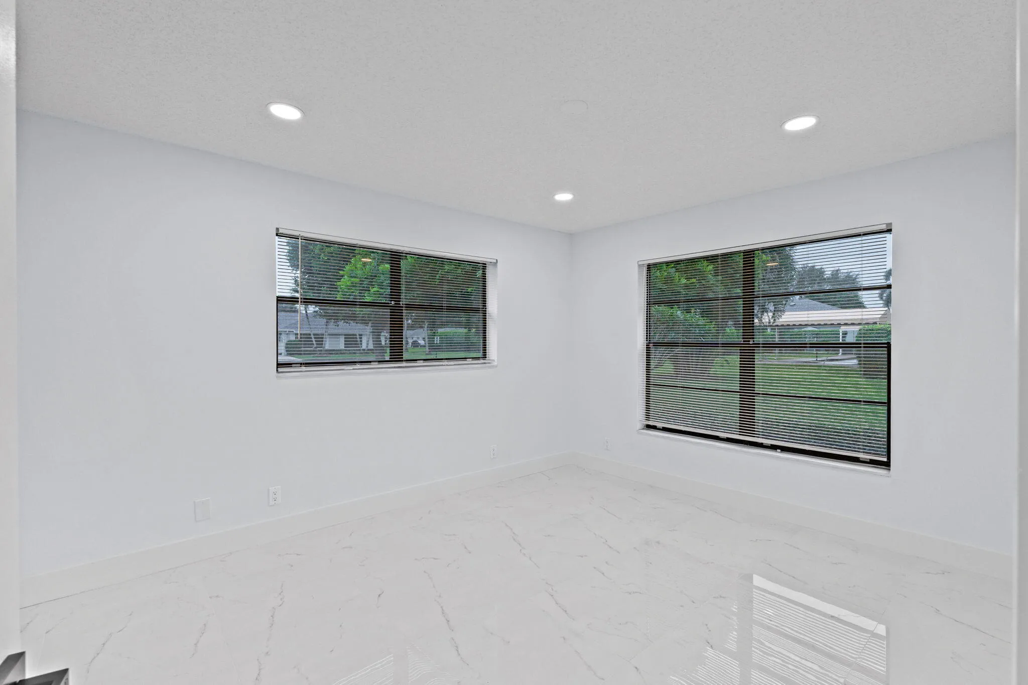 23-web-or-mls-A7409394