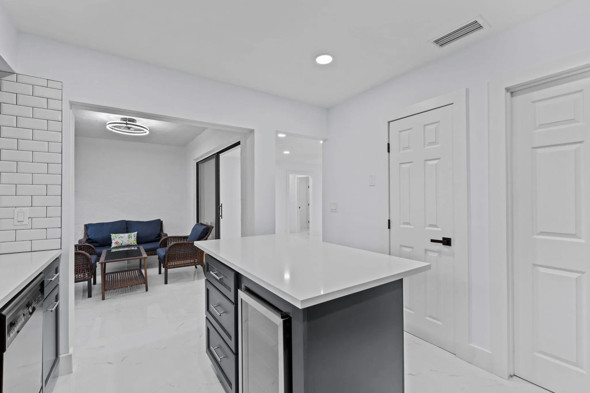 19-web-or-mls-A7409376