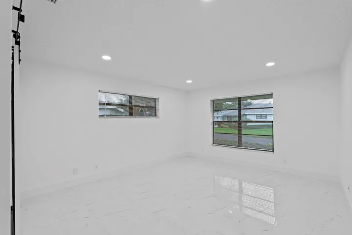 25-web-or-mls-A7409403