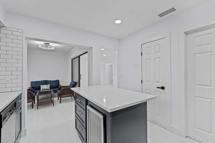 19-web-or-mls-A7409376