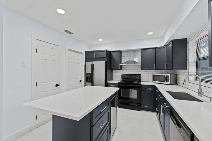 17-web-or-mls-A7409373