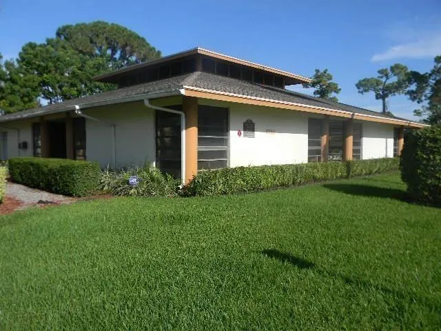 CLUB HOUSE