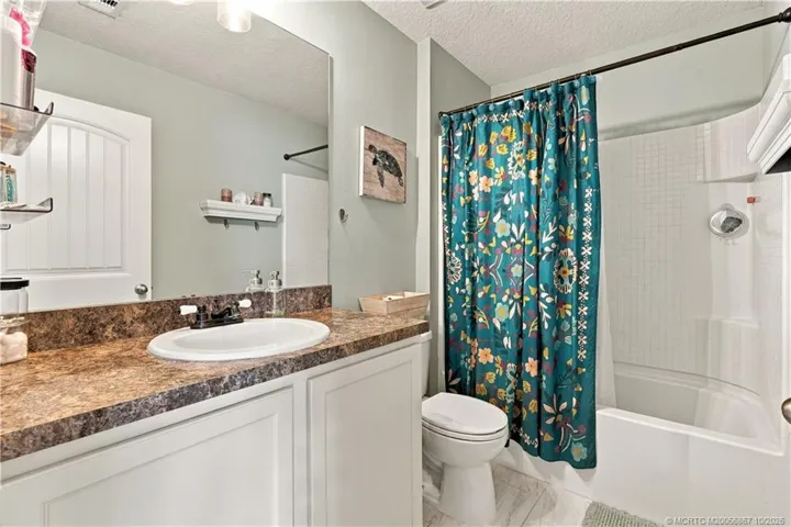 2nd Bath with Tub/Shower