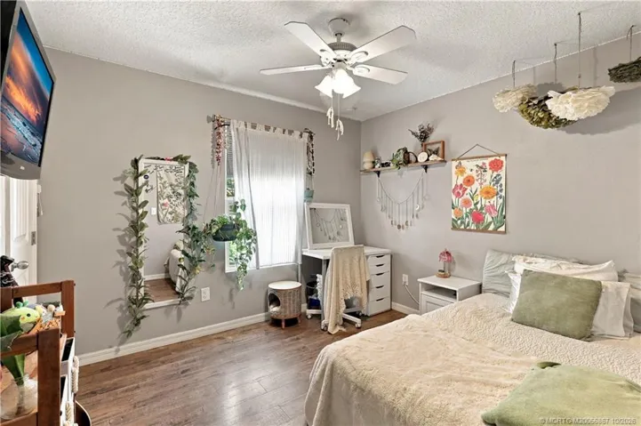 Secondary bedroom