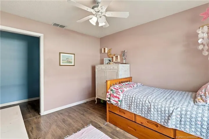 Secondary bedroom