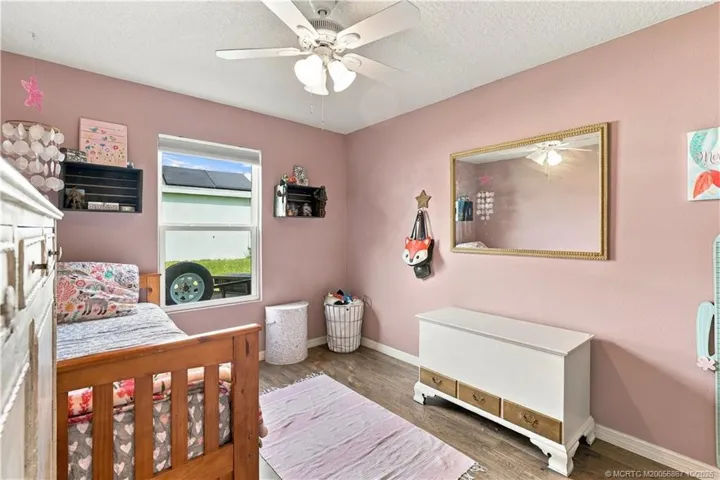 Secondary bedroom